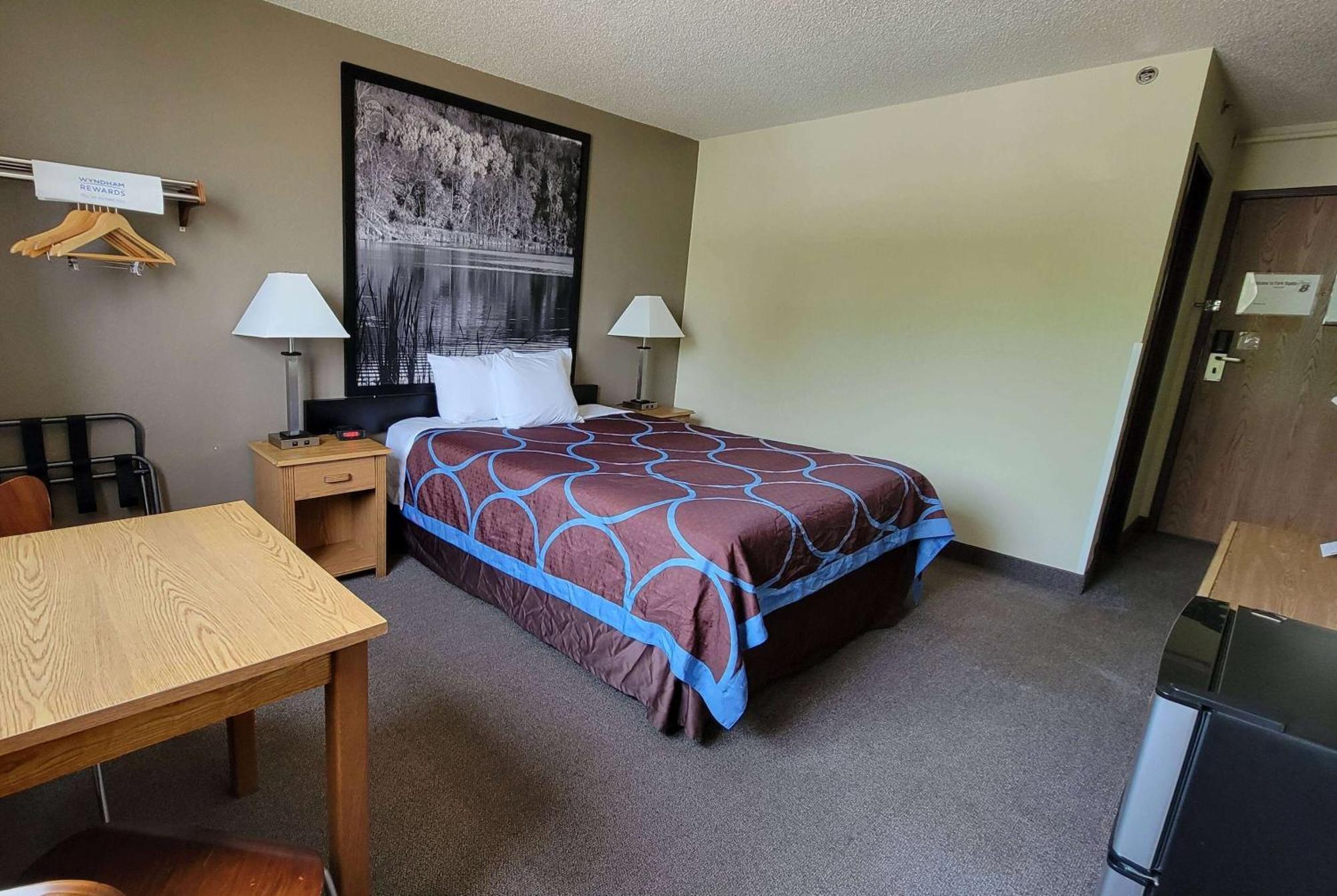 Super 8 By Wyndham Park Rapids Hotel Exterior photo